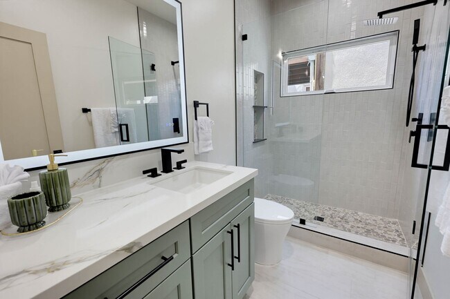 Building Photo - 426-426 Arbor Dr