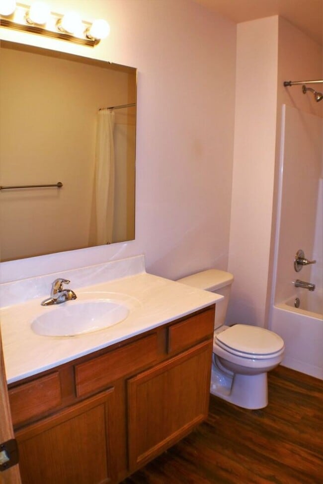 Building Photo - $1,135 | 2 Bedroom, 2 Bathroom Condo | No ...