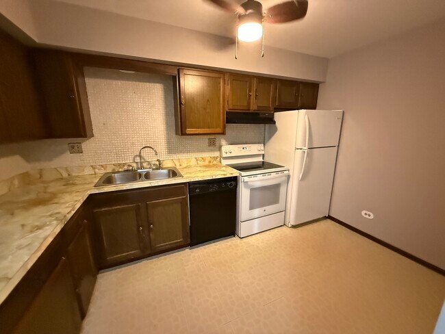 Building Photo - 2615 W Foster Ave