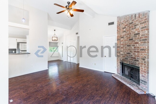 Building Photo - 2400 Southland Dr