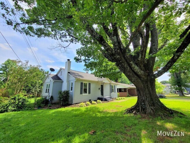Building Photo - 3819 Plainview Rd