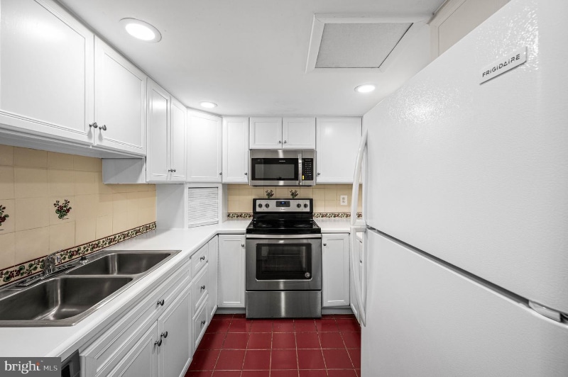 Building Photo - 1518 Manley Rd