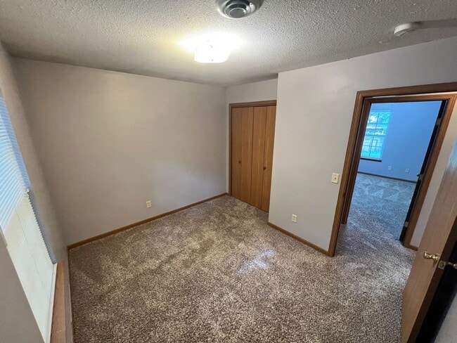 Building Photo - Spacious 4 Bedroom Unit in Central Manhattan!