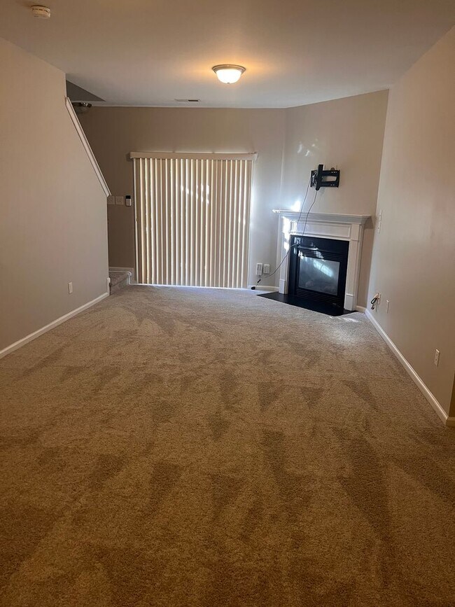 Building Photo - Spacious 2BR/3BA Townhome in Rennaisance Park near Downtown Raleigh