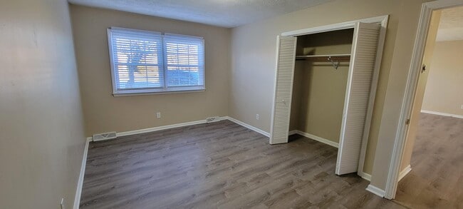 Building Photo - 404 Chapman Ct