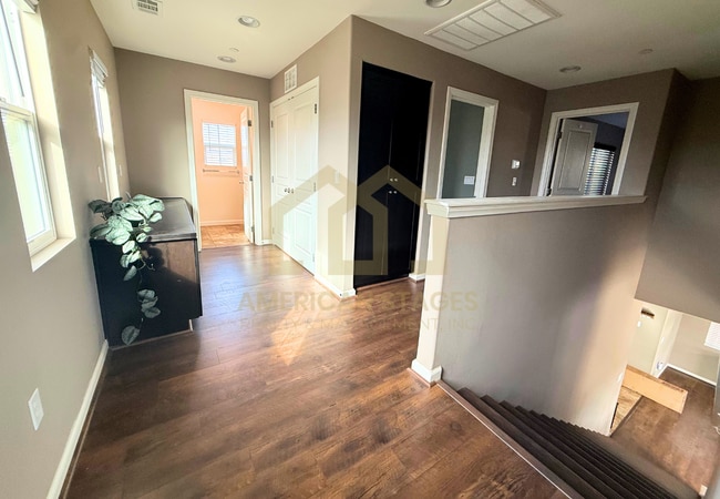 Building Photo - 2050 Green Ridge Cir