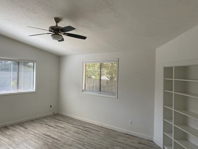 Building Photo - Rare Five Bedroom On Quiet Cul-de-Sac