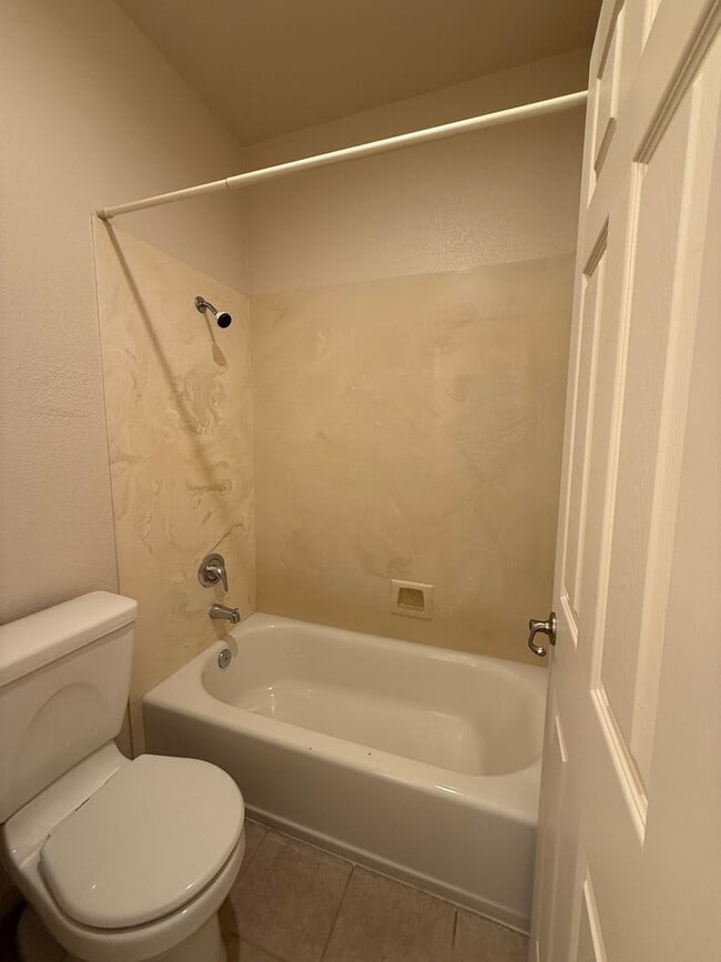 Building Photo - Beautiful single story 3 bedroom, 2 bath home with nearly 1900 sq ft of living space.