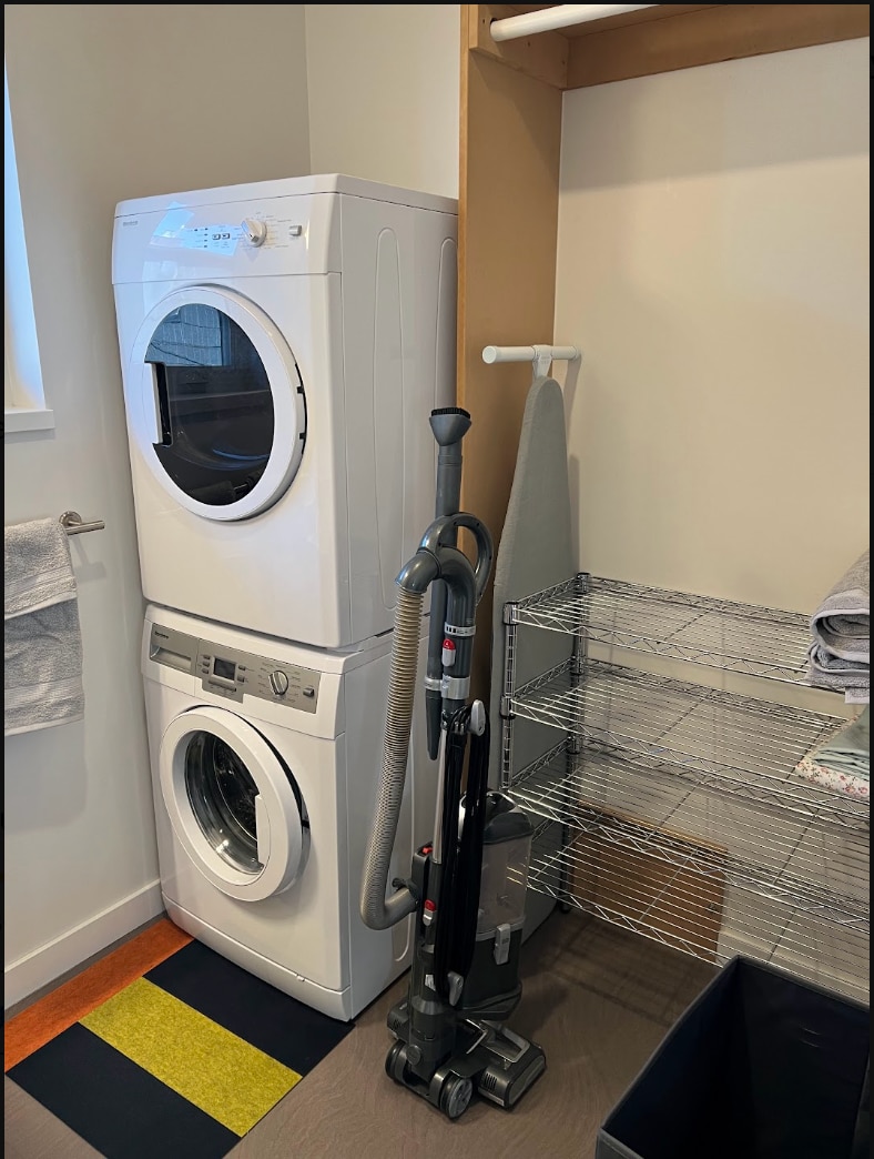 Walk in closet with Washer/ Dryer - 1019 N St