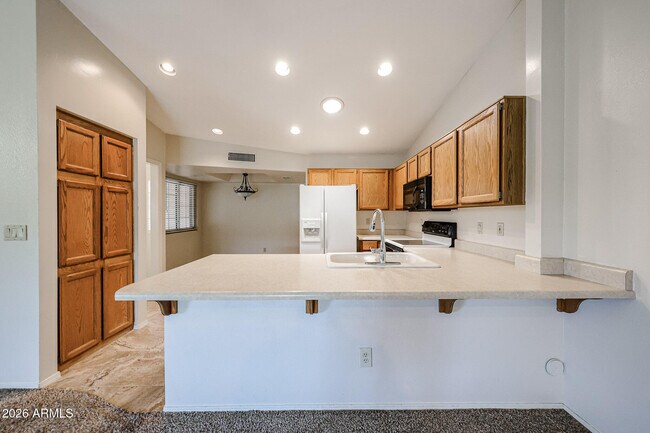 Building Photo - 3233 E Desert Cove Ave