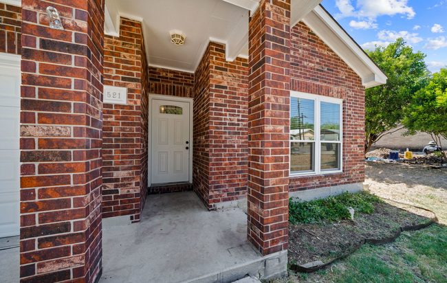 Building Photo - 521 Clearfield Dr
