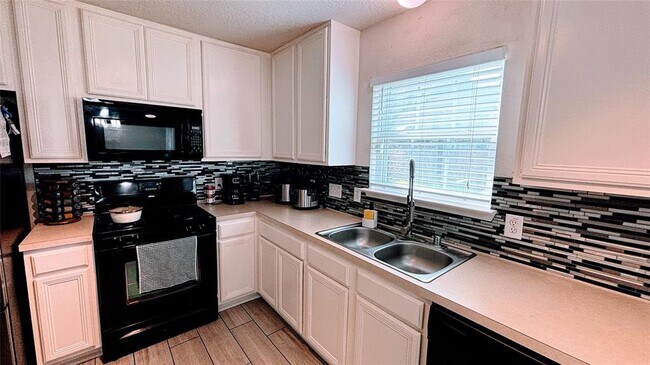 Building Photo - 2911 Ribbon Creek Way