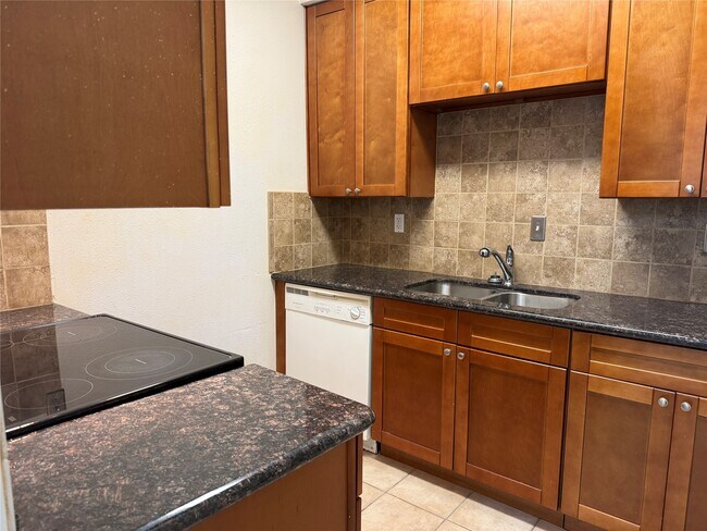 Building Photo - 9707 Richmond Ave.