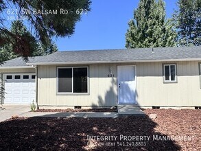 Building Photo - 621 SW Balsam Rd