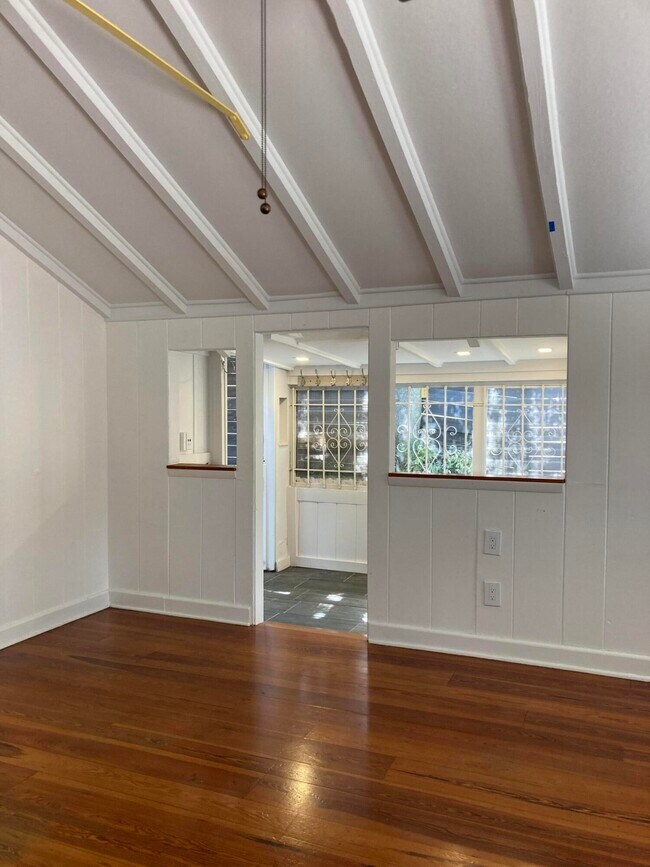 Building Photo - 824 35th St