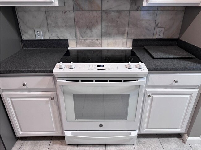 Building Photo - 955 Juniper St NE