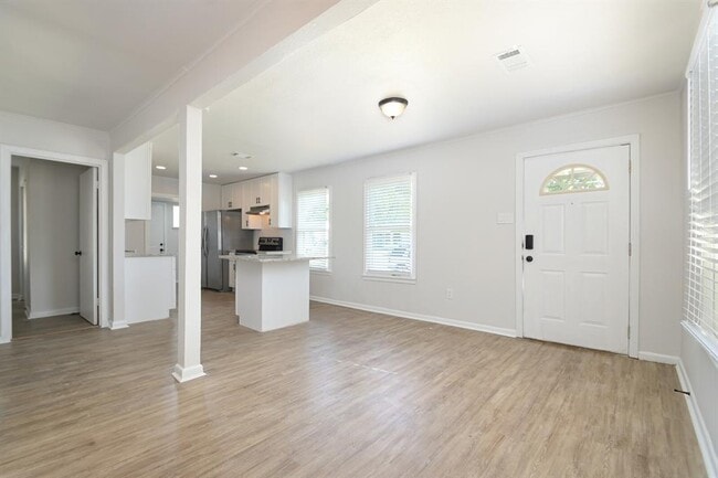 Building Photo - 309 Buhler Dr