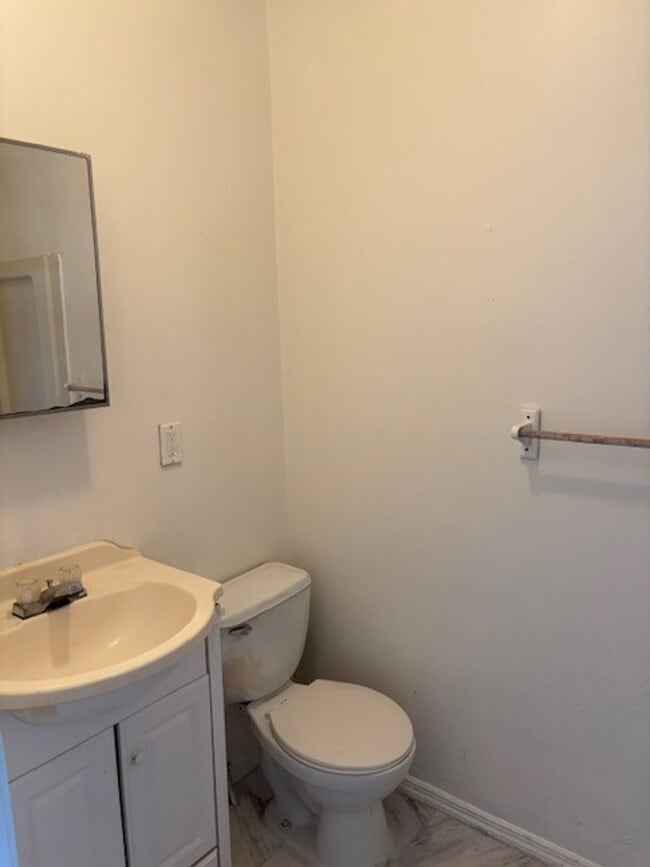 Building Photo - 324 N Orange St