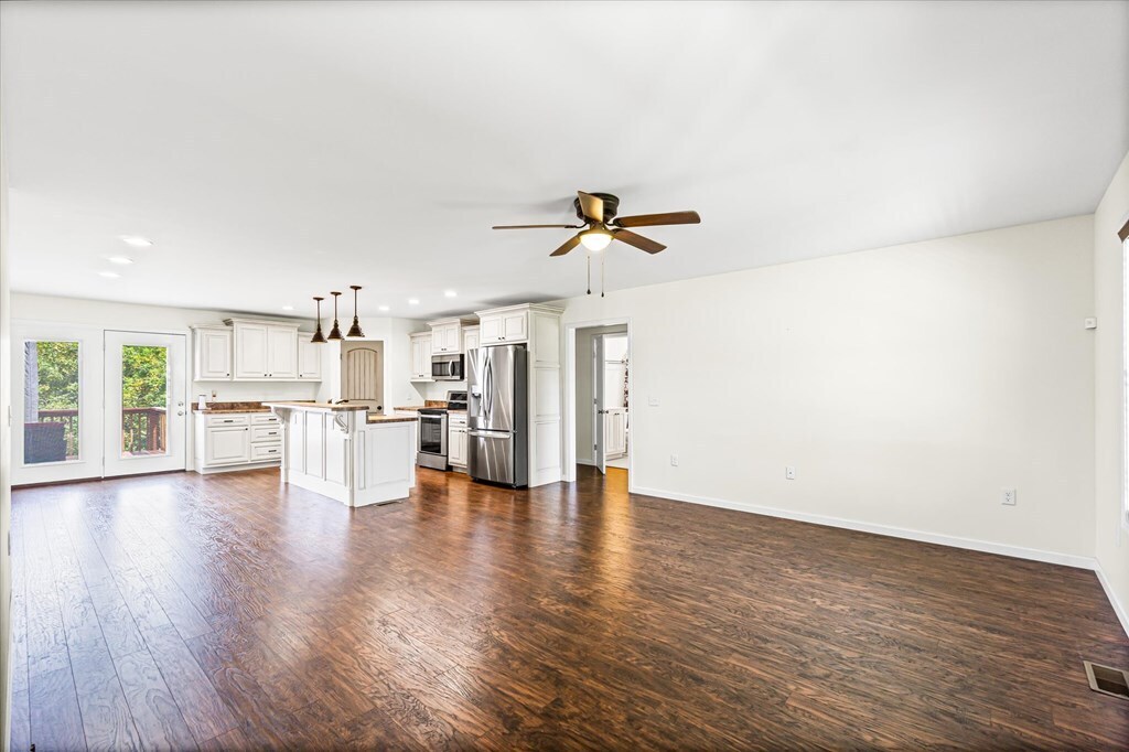 Building Photo - 242 Mirage Dr