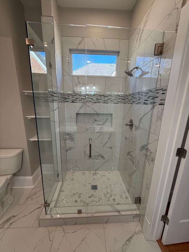 Building Photo - 4 Bedroom Fully Remodeled House Located in Five Points!