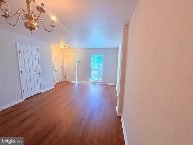 Building Photo - 45474 Oak Trail Square