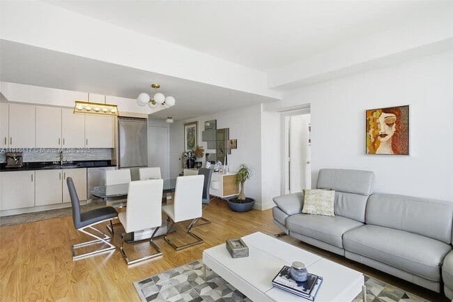 Building Photo - 92 SW 3rd St