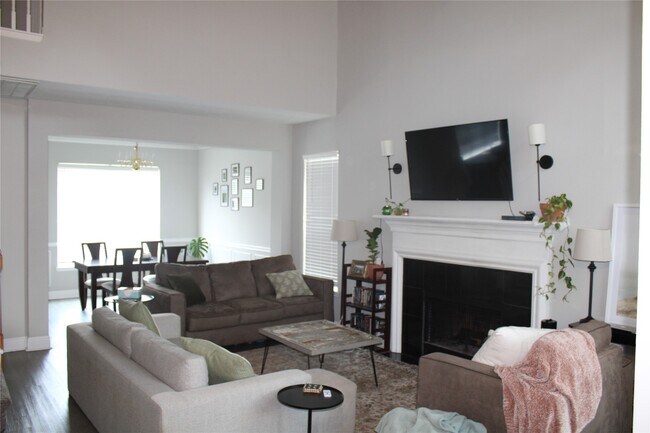 Building Photo - 7018 Crystal Dowels Dr