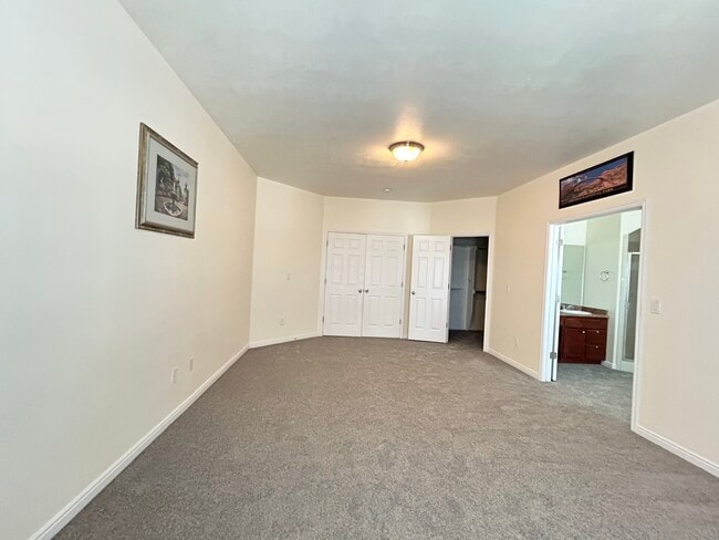 Building Photo - 5665 Piney View Ct