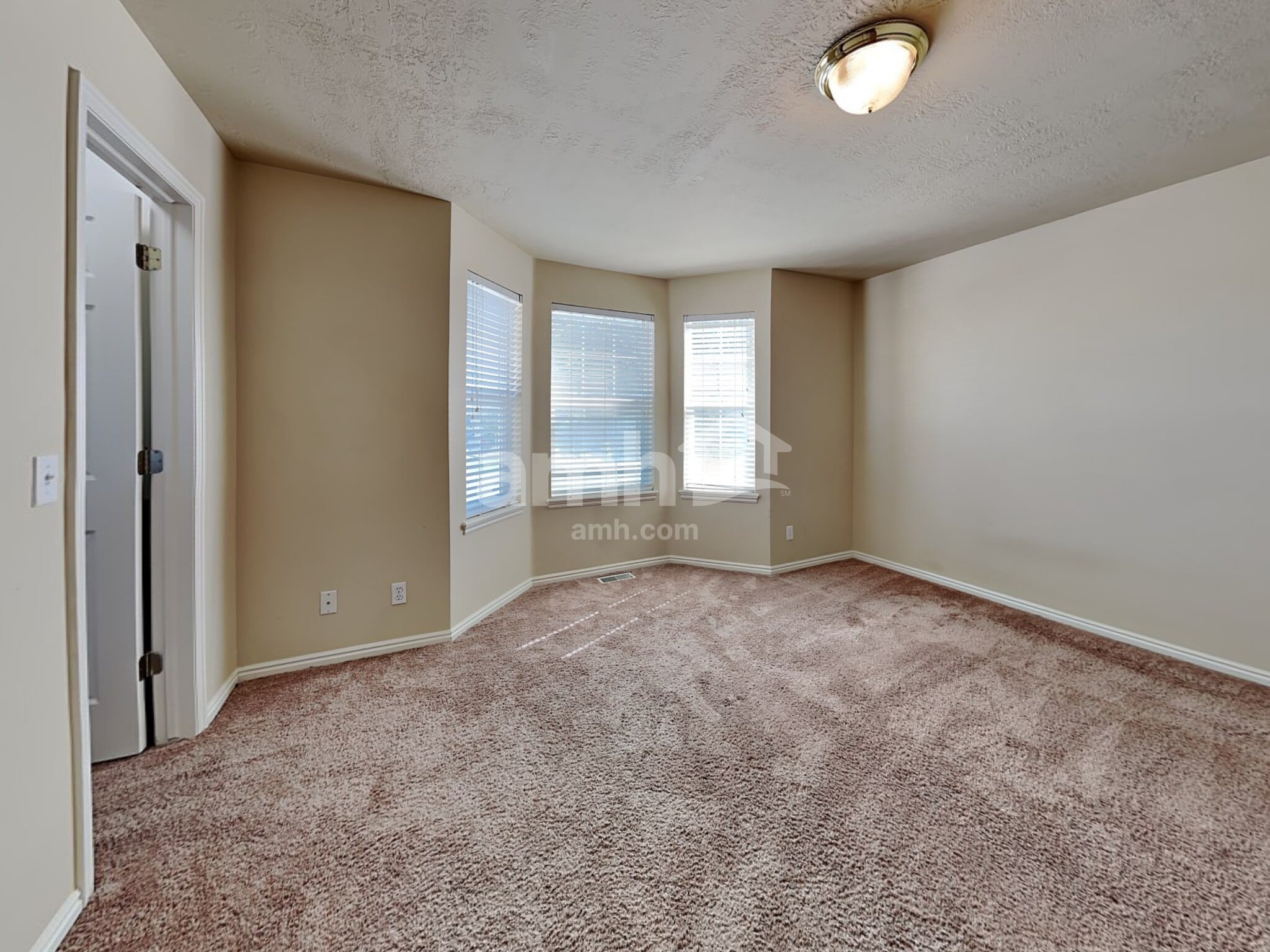 Building Photo - 4342 S Jocelyn Way
