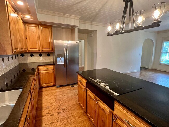 Building Photo - 1302 Honeywood Pl
