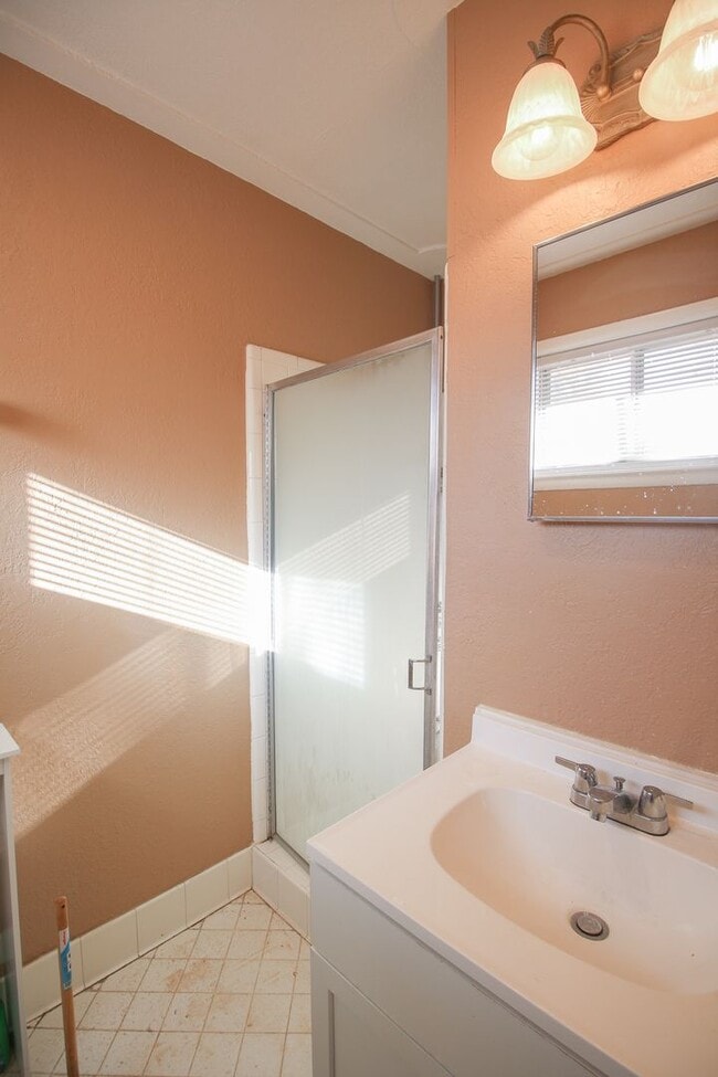 Building Photo - 3-Bedroom Home with Yard in East Tulsa – Ready Mid May!