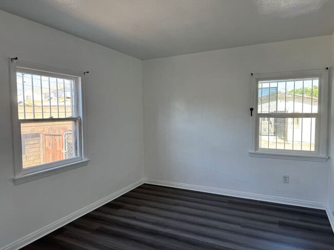 Building Photo - 1140 S San Antonio Ave
