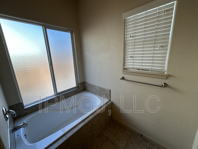 Building Photo - 3167 Glenn Everet Ct