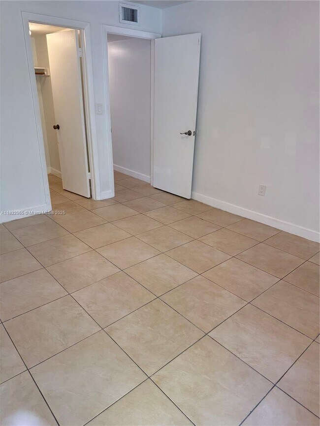 Building Photo - 5838 SW 74th Terrace