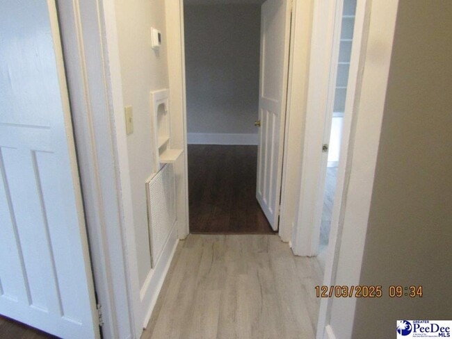 Building Photo - 511 Seneca Dr