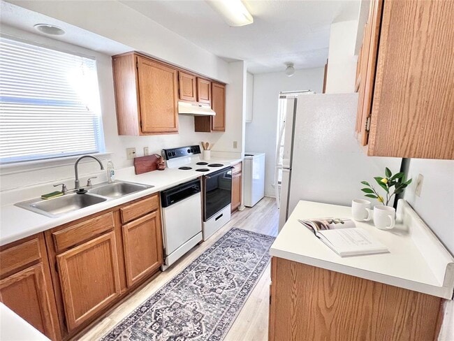 Building Photo - 2450 Wickersham Ln