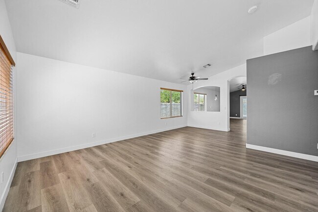 Building Photo - 22994 W Solano Dr