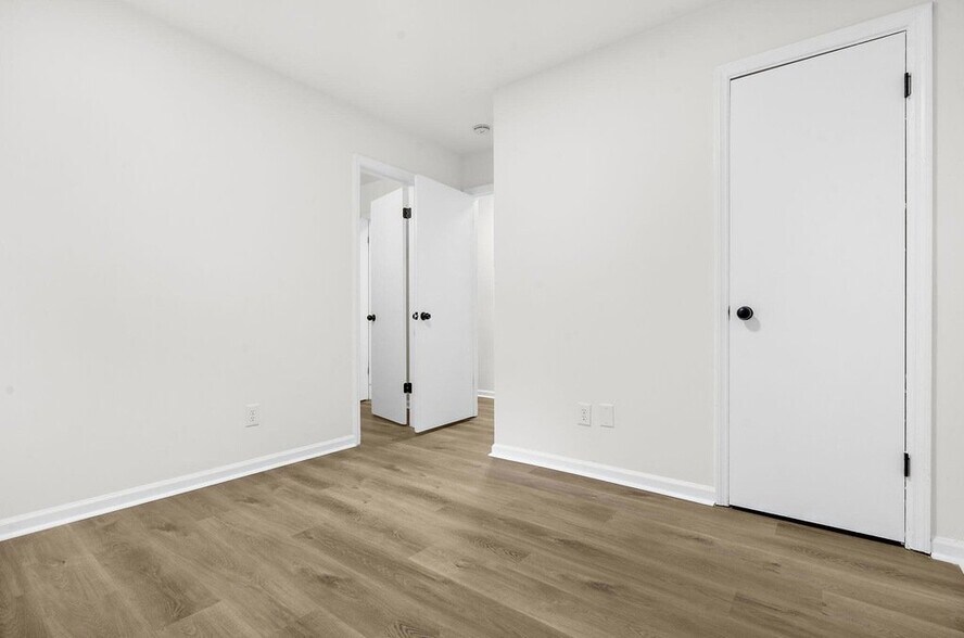 Building Photo - 127 Cedar Grove Dr