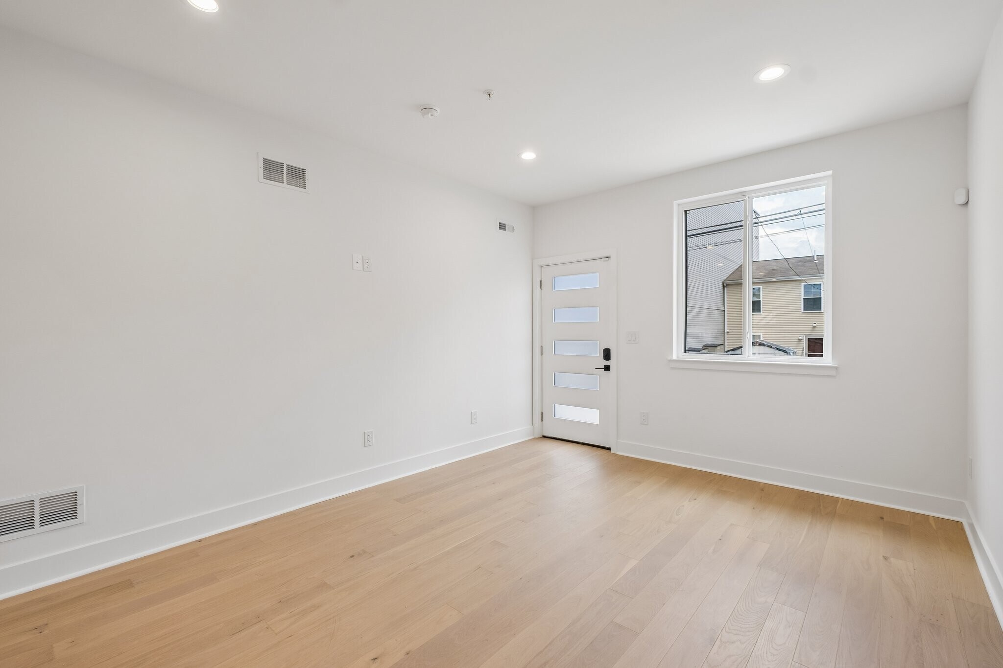 Building Photo - 1518 N Darien St