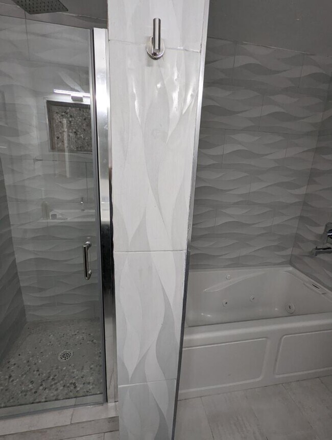 2nd Floor Bath Tub & Shower - 3808 Stocker St