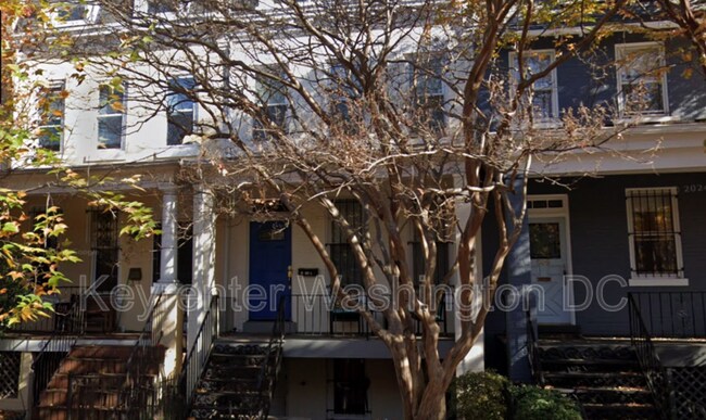 Building Photo - 611 4th St NE