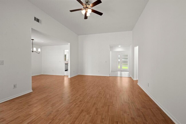 Building Photo - 6 E Stony Bridge Cir