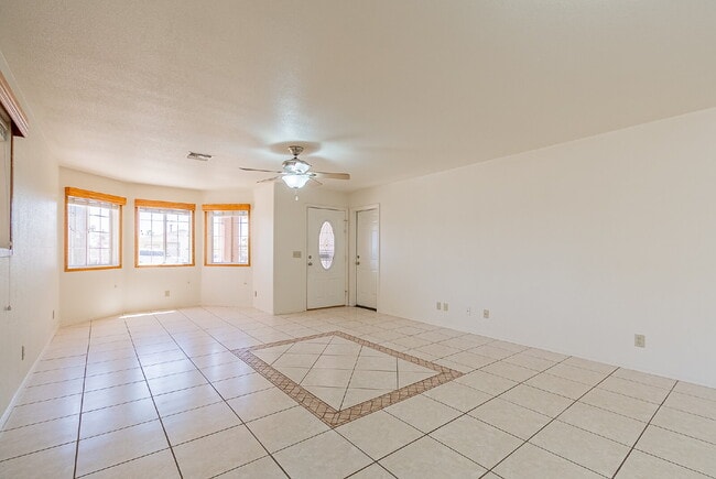 Building Photo - "Well Maintained 2-Bedroom, 2 Bathroom hom...