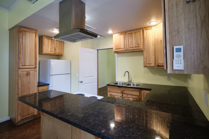 Building Photo - 801 Phillips Ave