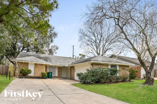 Building Photo - 8222 Streamside Dr