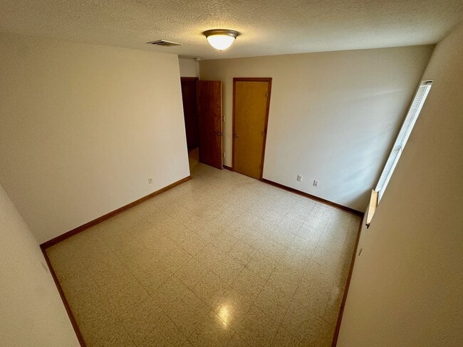 Building Photo - 2520 Crockett St