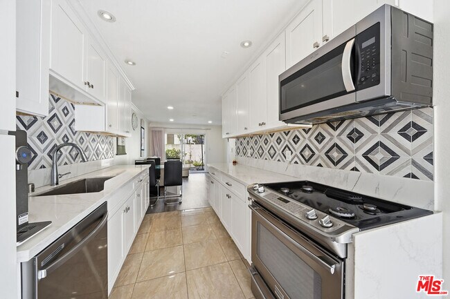 Building Photo - 3442 Del Amo Blvd