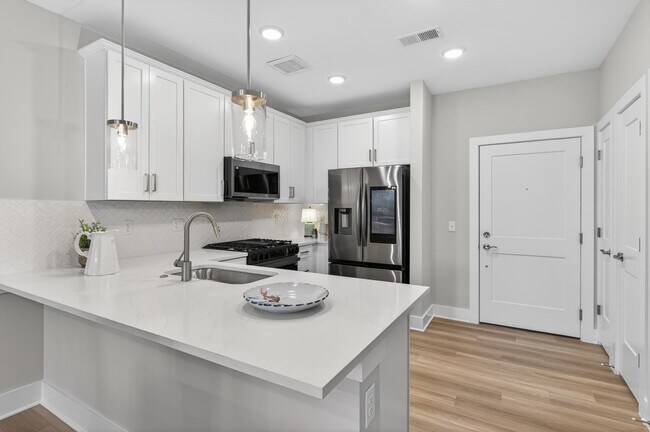 Building Photo - 76 Old Mill Bottom Rd N