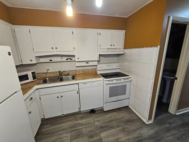 Building Photo - 6094 Andover Blvd