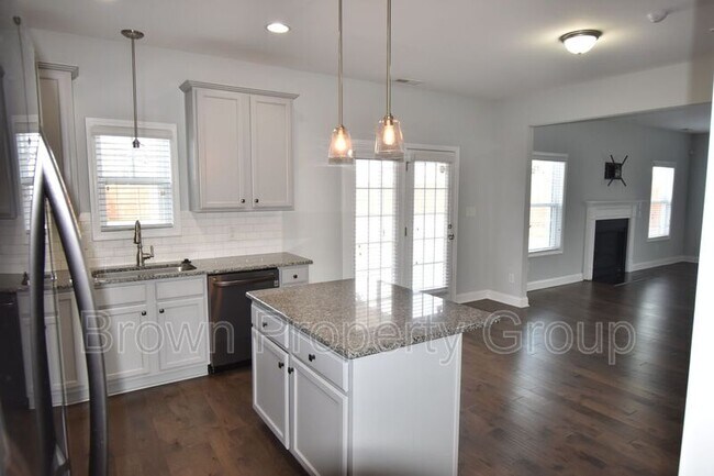 Building Photo - 441 Stonebriar Ave